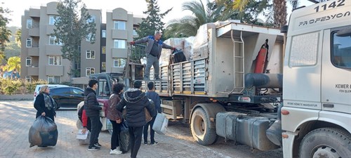 Deprem Bölgesine Yardımlar Gecikmeden Gönderiliyor
